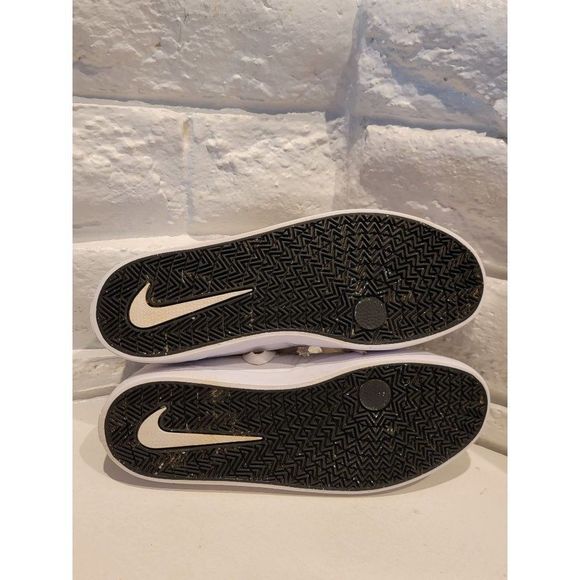 Nike White Sneakers Minimalist Design - Picture 10 of 12